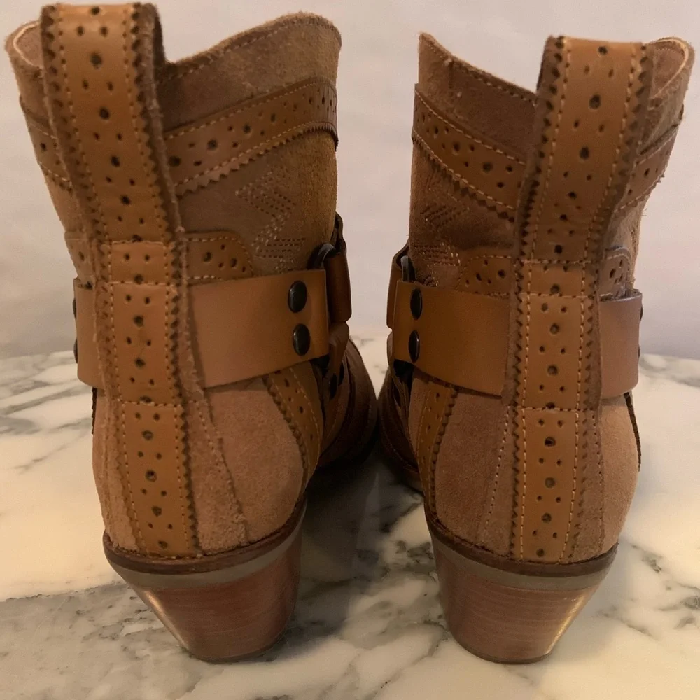 Dingo Gummy Bear Harness Western Ankle Booties Snip Toe Camel Suede Size 6.5